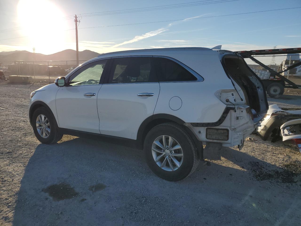 Image 2 of 2016 KIA SORENTO LX 2016 with VIN 5XYPG4A31GG068273