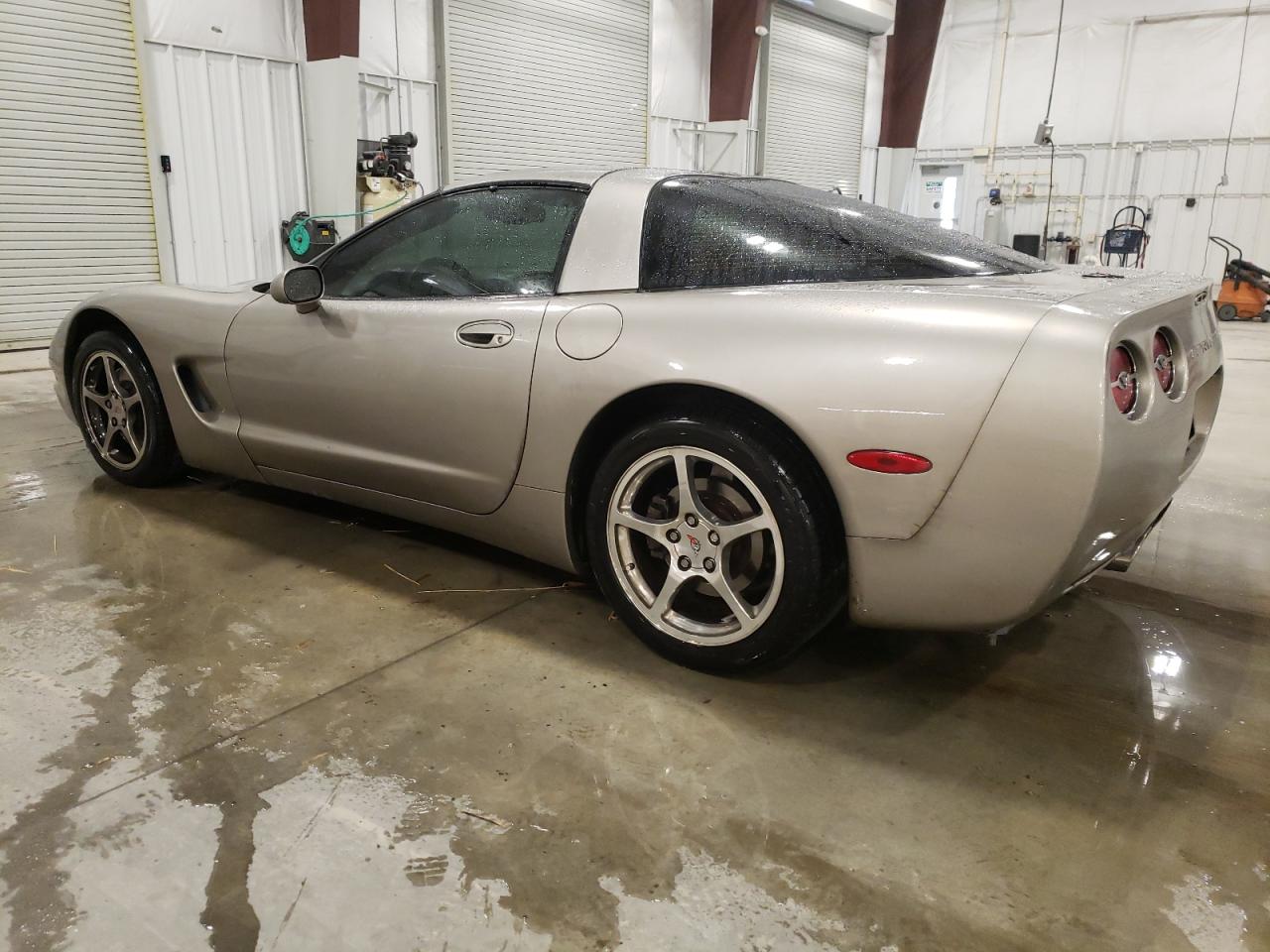 Image 2 of 1998 CHEVROLET CORVETTE  1998 with VIN 1G1YY22G3W5127332