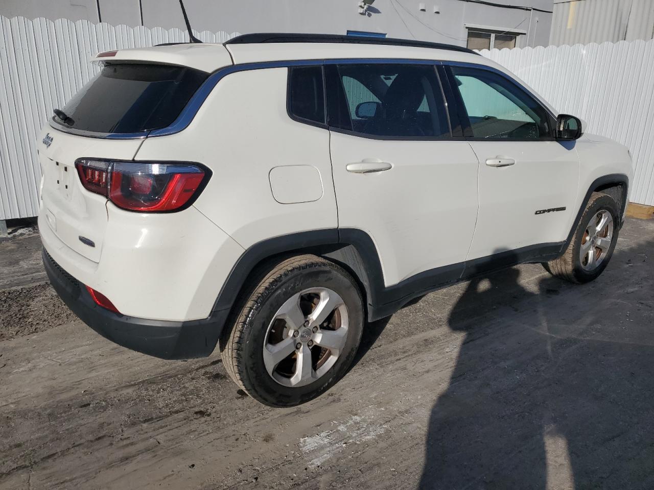 Изображение 3 2018 JEEP COMPASS LATITUDE 2018 с VIN 3C4NJDBBXJT162330