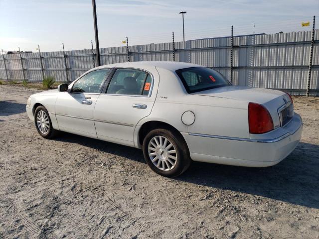 Obraz 2 z 2003 LINCOLN TOWN CAR SIGNATURE 2003 z VIN 1LNHM82W33Y704072