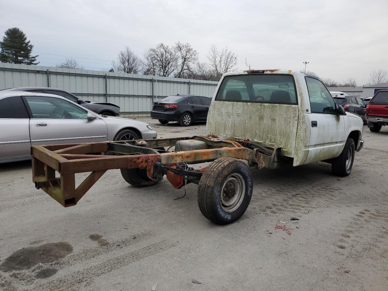 Image 3 of 1998 CHEVROLET GMT-400 C3500 1998 with VIN 1GCGC34F8WF055307