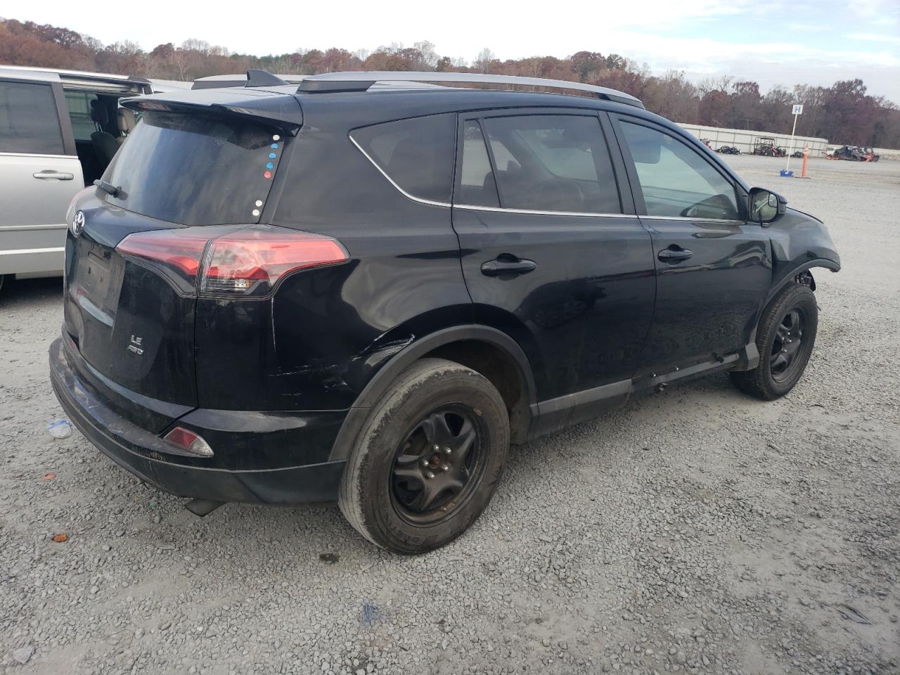 Image 3 of 2018 TOYOTA RAV4 LE 2018 with VIN 2T3BFREV2JW791354