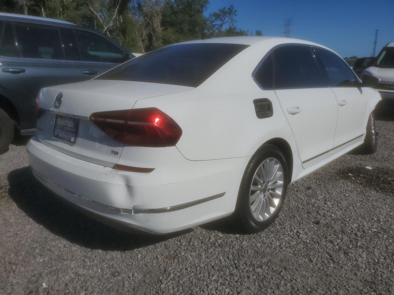 Image 3 of 2017 VOLKSWAGEN PASSAT SE 2017 with VIN 1VWBT7A31HC026065