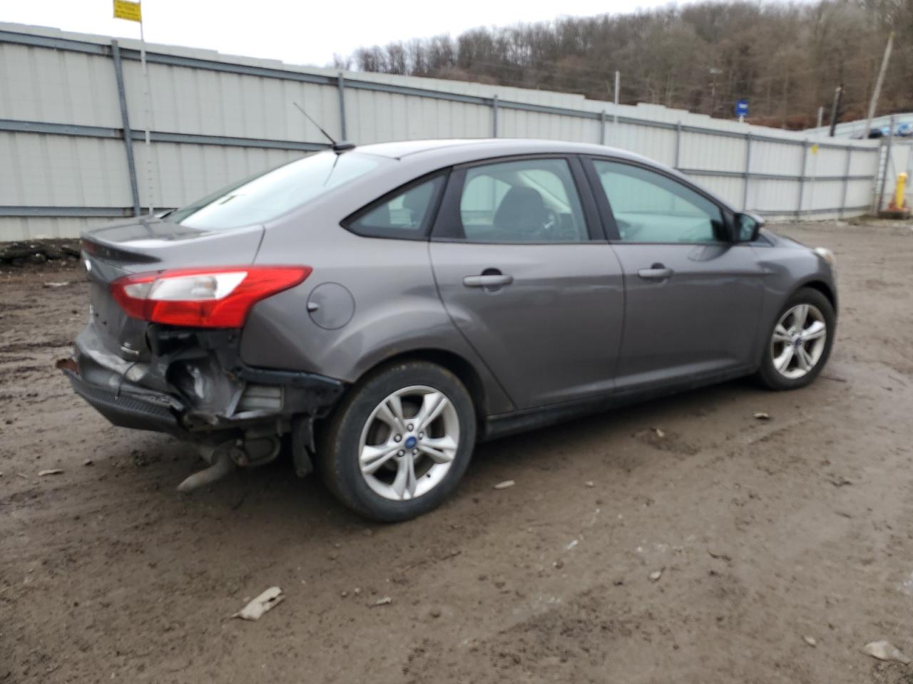 Image 3 of 2013 FORD FOCUS SE 2013 with VIN 1FADP3F28DL108478