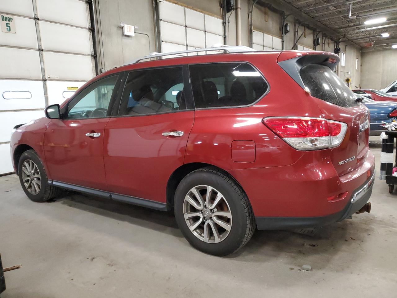 Image 2 of 2015 NISSAN PATHFINDER S 2015 with VIN 5N1AR2MM2FC657372