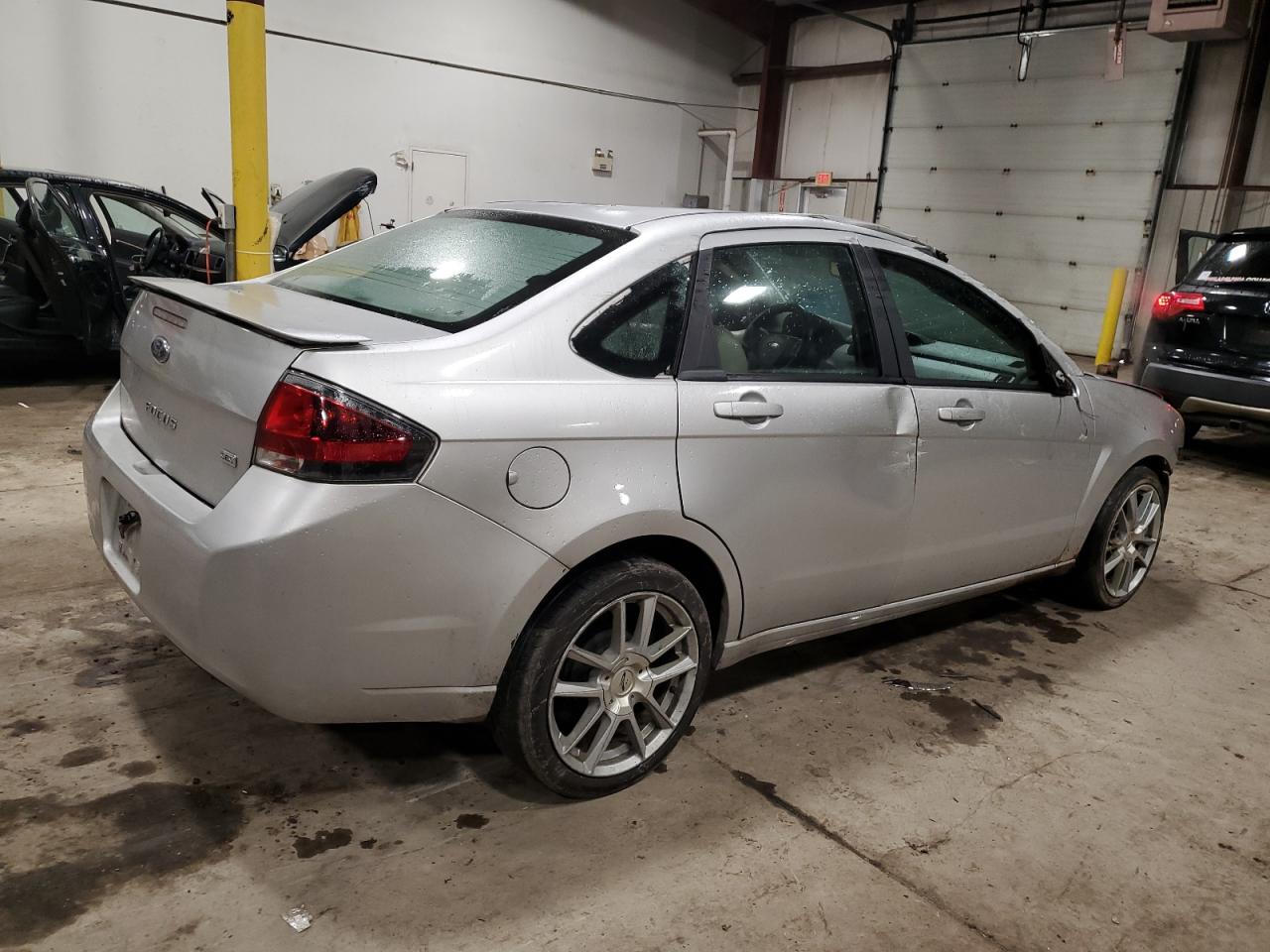 Image 3 of 2010 FORD FOCUS SES 2010 with VIN 1FAHP3GN8AW118187