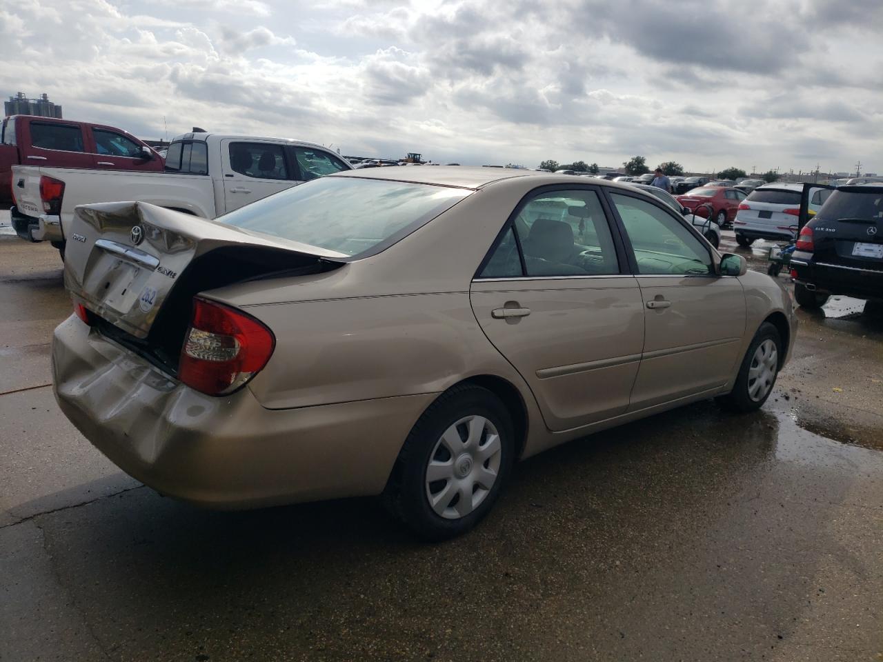 Image 3 of 2002 TOYOTA CAMRY LE 2002 with VIN 4T1BE32K42U626037