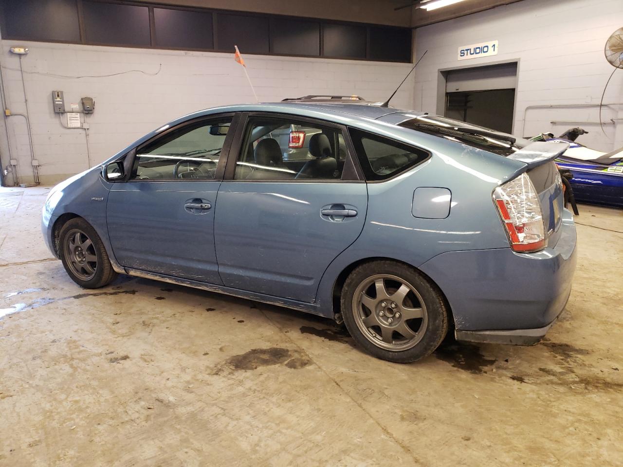Изображение 2 2007 TOYOTA PRIUS  2007 с VIN JTDKB20U377669303