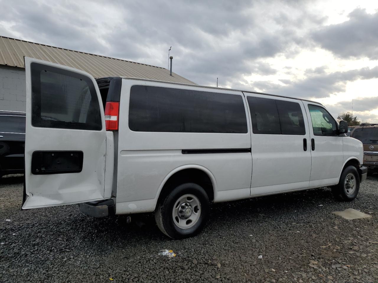 Image 3 of 2016 CHEVROLET EXPRESS G3500 LT 2016 with VIN 1GAZGPFG9G1272043