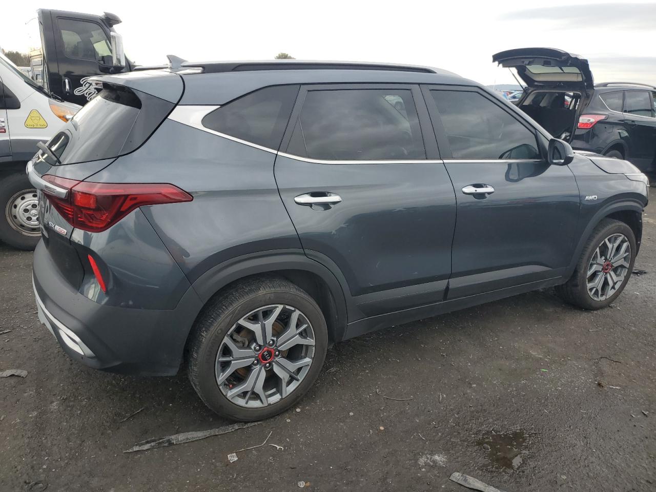 Image 3 of 2021 KIA SELTOS SX 2021 with VIN KNDETCA25M7080861