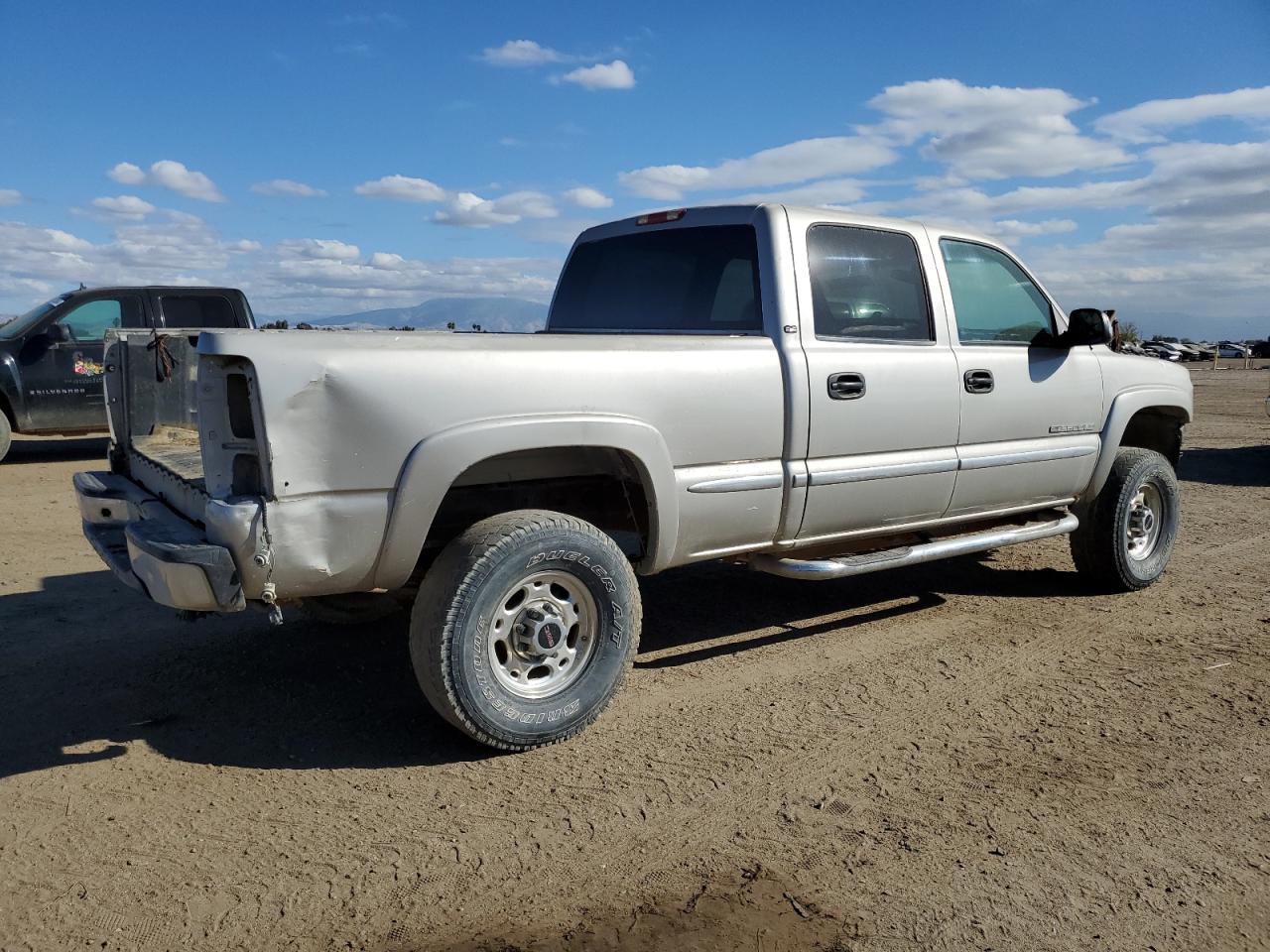 Image 3 of 2001 GMC SIERRA C2500 HEAVY DUTY 2001 with VIN 1GTHC23U31F148033