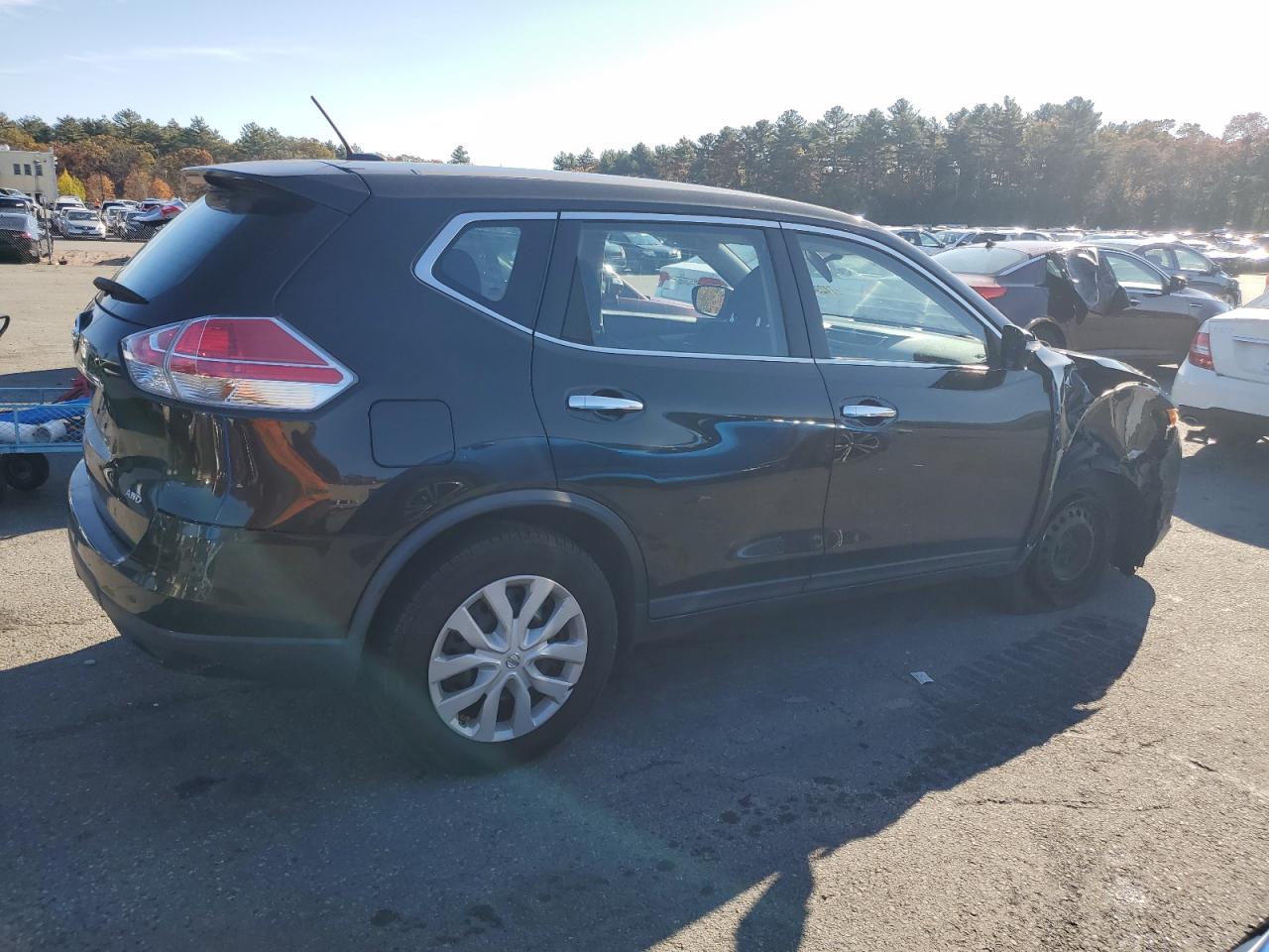 Изображение 3 Nissan Rogue S 2015 с VIN KNMAT2MVXFP535415