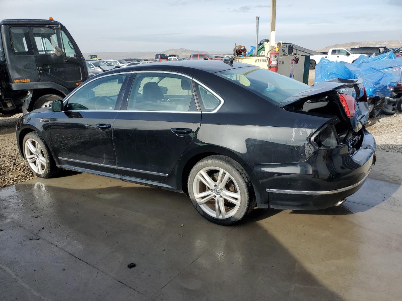 Изображение 2 2014 VOLKSWAGEN PASSAT SEL 2014 с VIN 1VWCN7A36EC071223