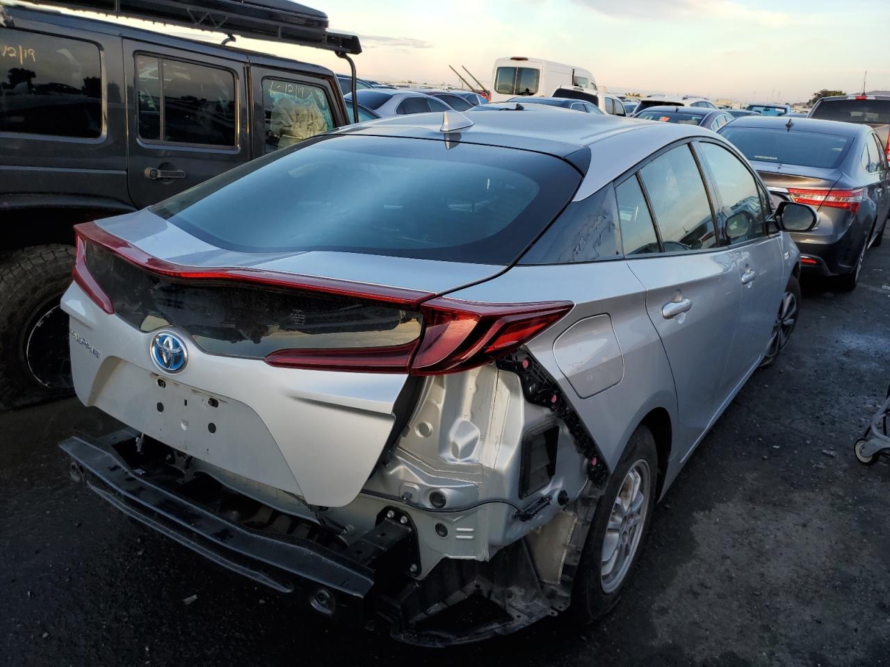 Изображение 3 2017 TOYOTA PRIUS PRIME  2017 с VIN JTDKARFP6H3057683
