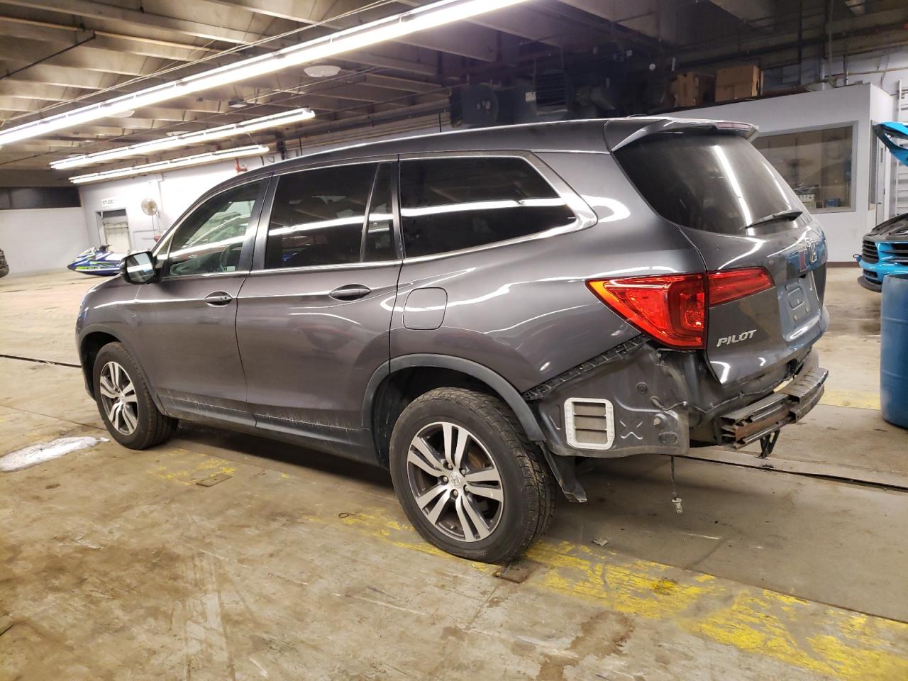 Image 2 of 2017 HONDA PILOT EXL 2017 with VIN 5FNYF6H55HB096855