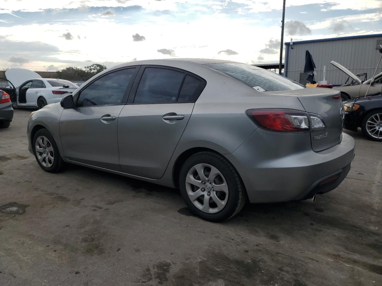 Obraz 2 z 2010 MAZDA 3 I 2010 z VIN JM1BL1SF8A1173459