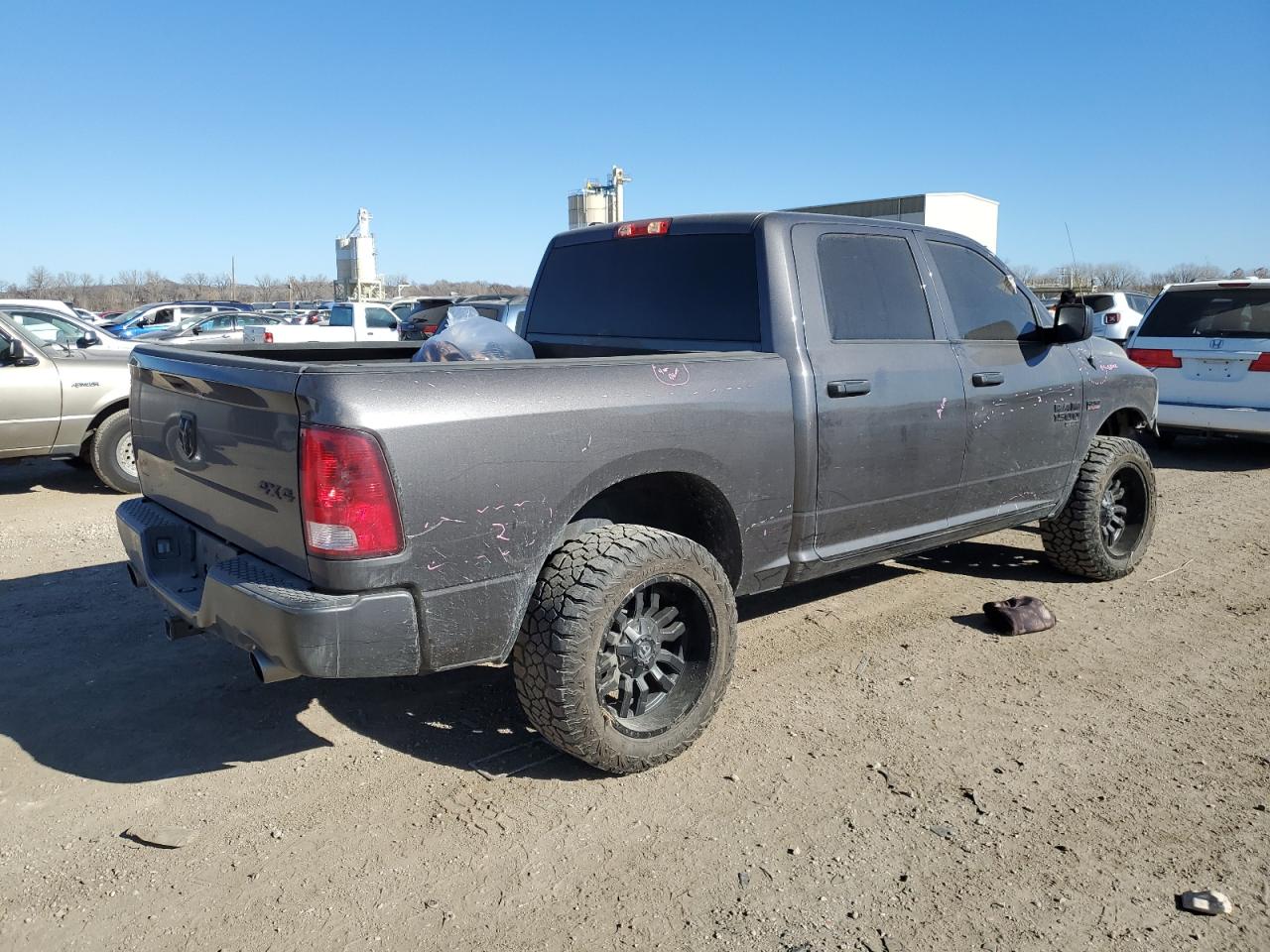 Image 3 of 2019 RAM 1500 CLASSIC TRADESMAN 2019 with VIN 1C6RR7KT0KS631925