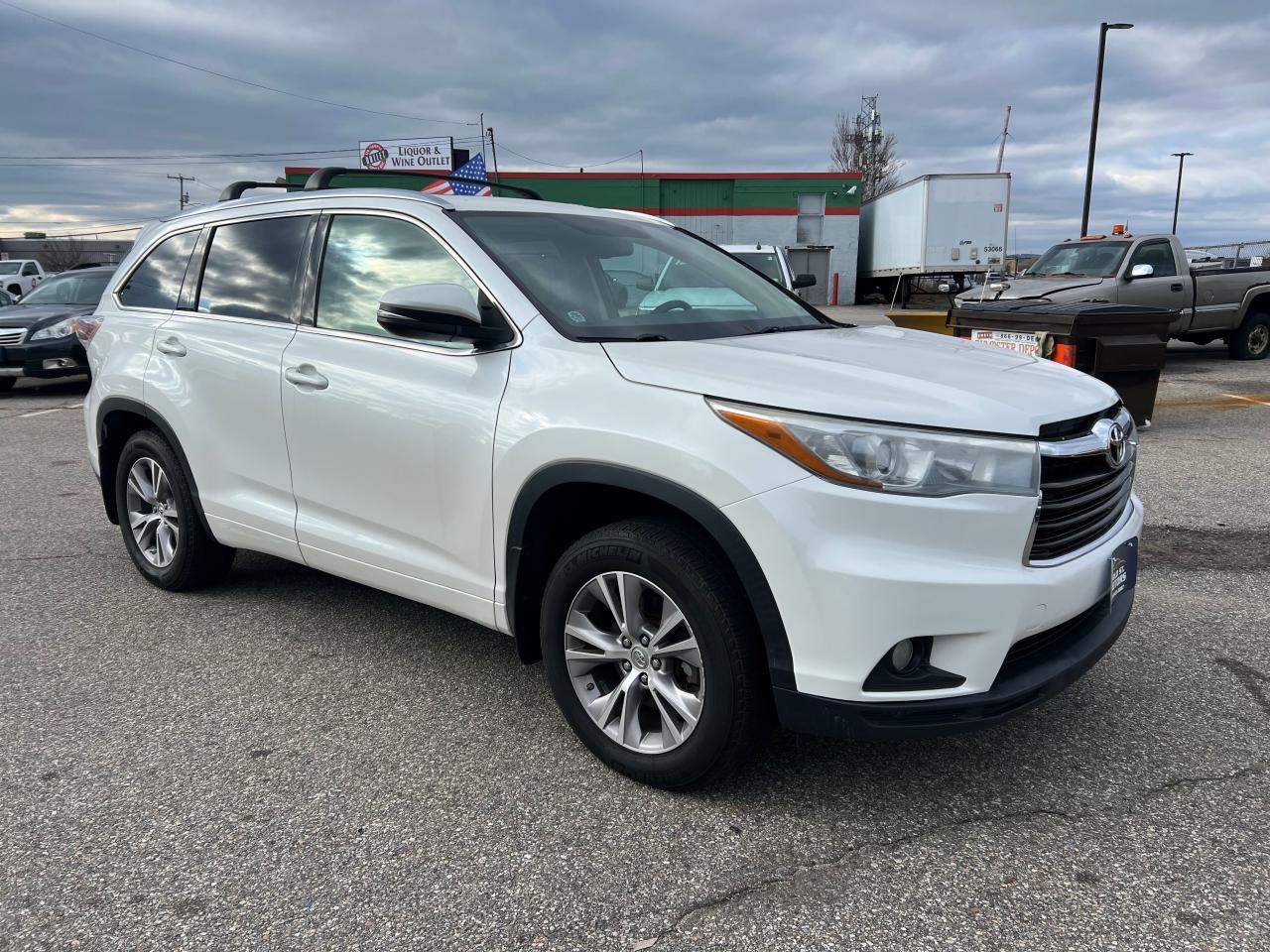 Image 1 of 2015 TOYOTA HIGHLANDER XLE 2015 with VIN 5TDJKRFH0FS095407