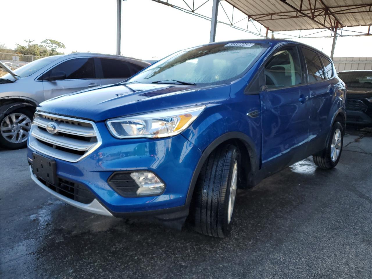 Image 1 of 2019 FORD ESCAPE SE 2019 with VIN 1FMCU9GD8KUB19100
