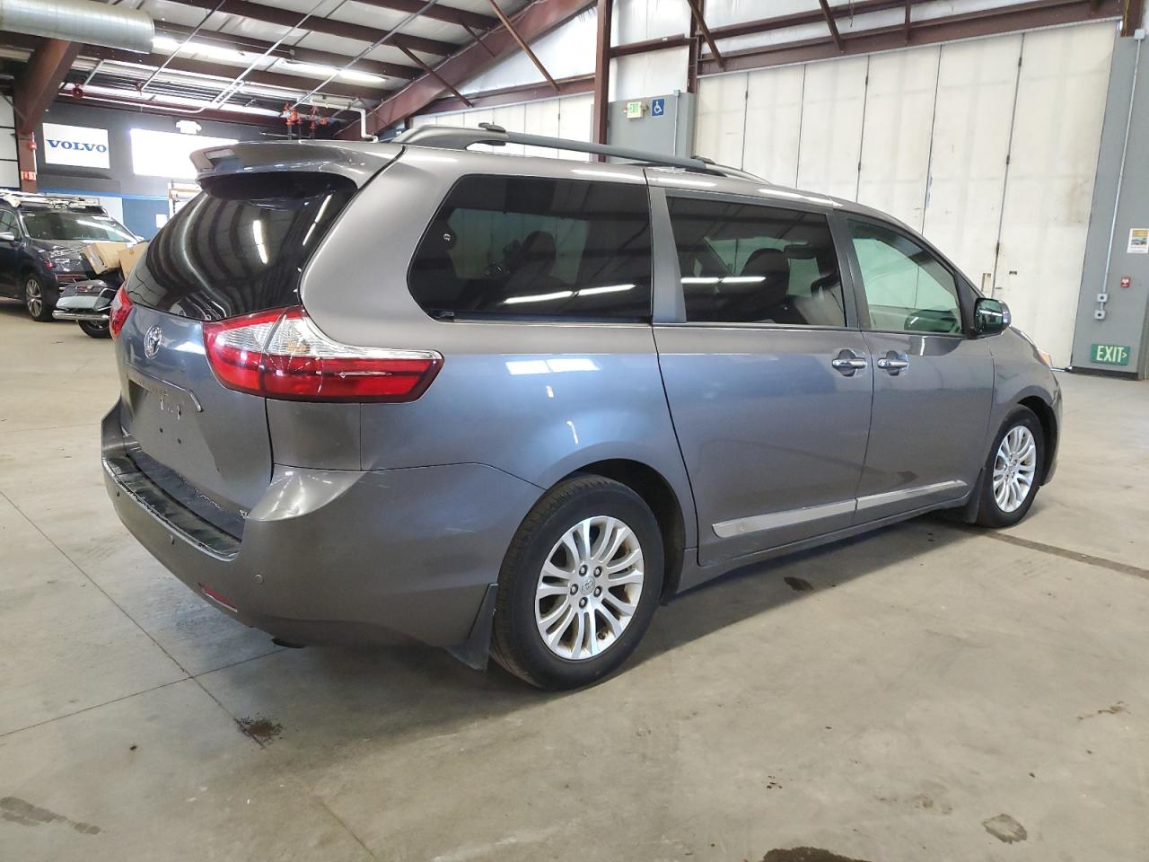 Image 3 of 2017 TOYOTA SIENNA XLE 2017 with VIN 5TDYZ3DC6HS869127