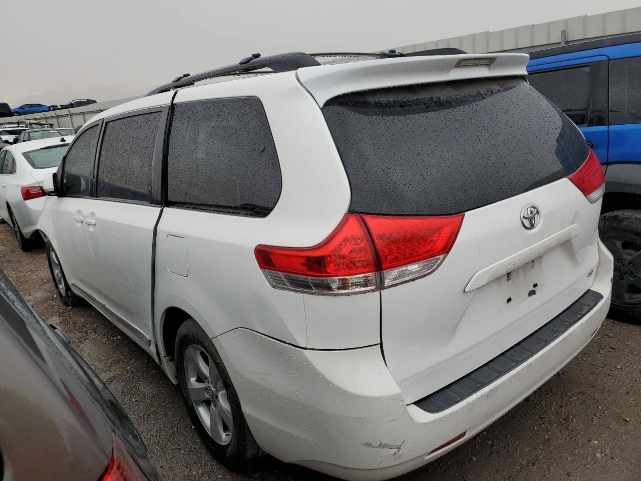 Obraz 2 z 2013 TOYOTA SIENNA LE 2013 z VIN 5TDKK3DC3DS316309