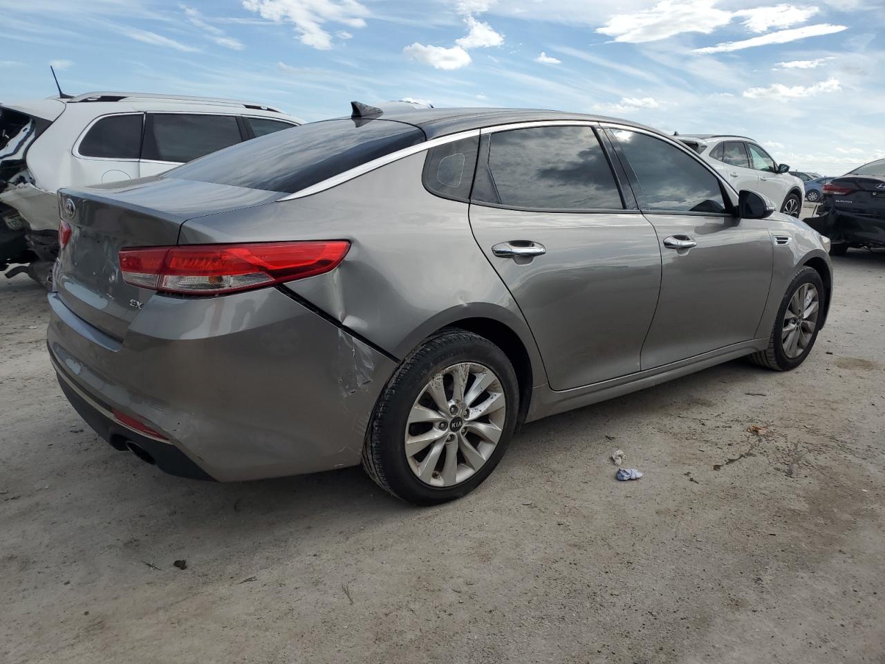 Obraz 3 z 2016 KIA OPTIMA EX 2016 z VIN 5XXGU4L30GG107798