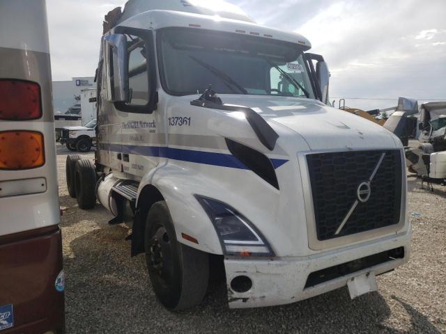 Изображение 2018 VOLVO VNR  2018