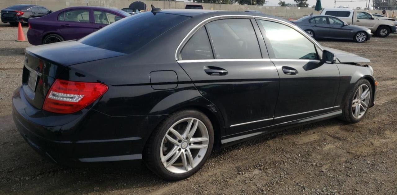 Obraz 3 z 2013 MERCEDES-BENZ C 250 2013 z VIN WDDGF4HB4DR265361