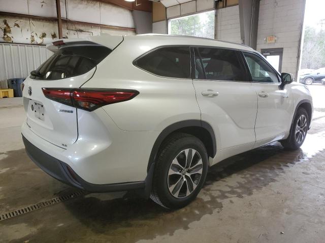 Изображение 3 2021 TOYOTA HIGHLANDER HYBRID XLE 2021 с VIN 5TDGBRCH6MS033540