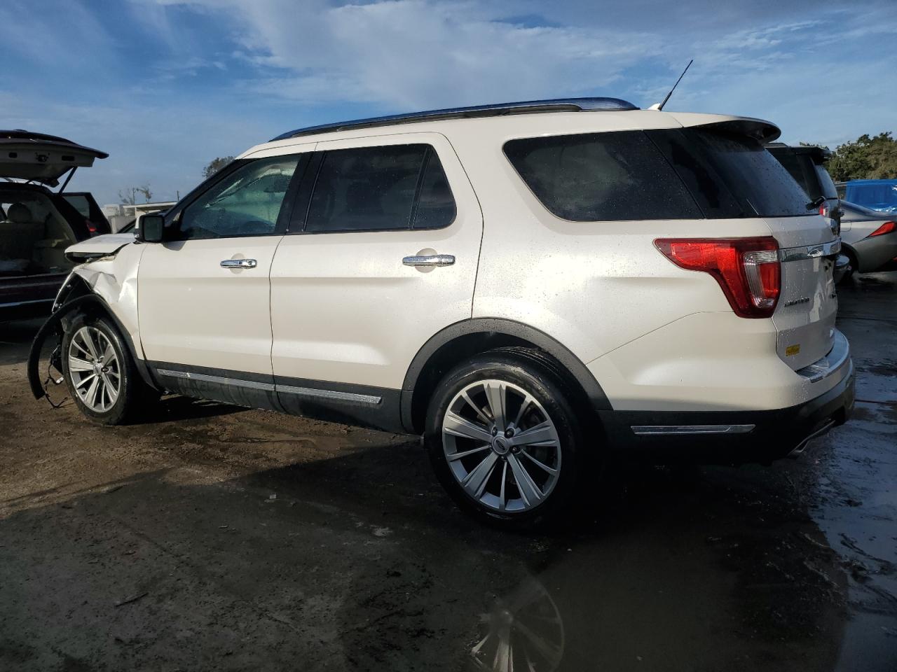 Image 2 of 2018 FORD EXPLORER LIMITED 2018 with VIN 1FM5K7F89JGB15044