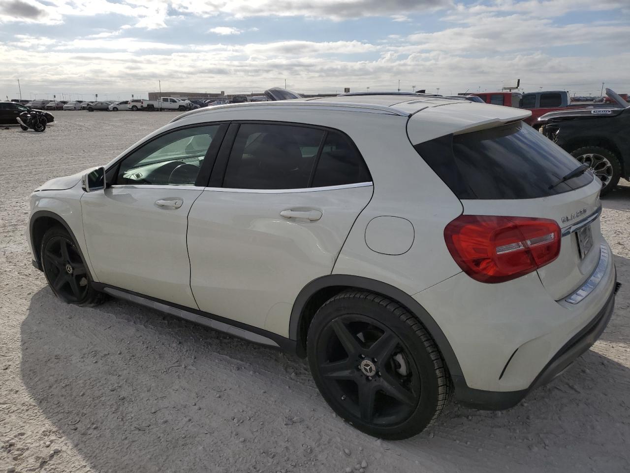 Obraz 2 z 2015 MERCEDES-BENZ GLA 250 4MATIC 2015 z VIN WDCTG4GB9FJ077096