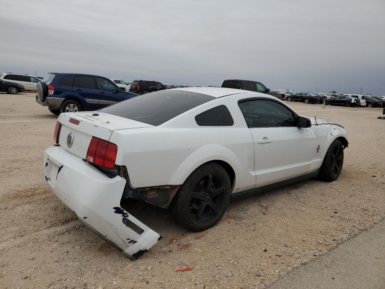Image 3 of 2008 FORD MUSTANG  2008 with VIN 1ZVHT80N585102586