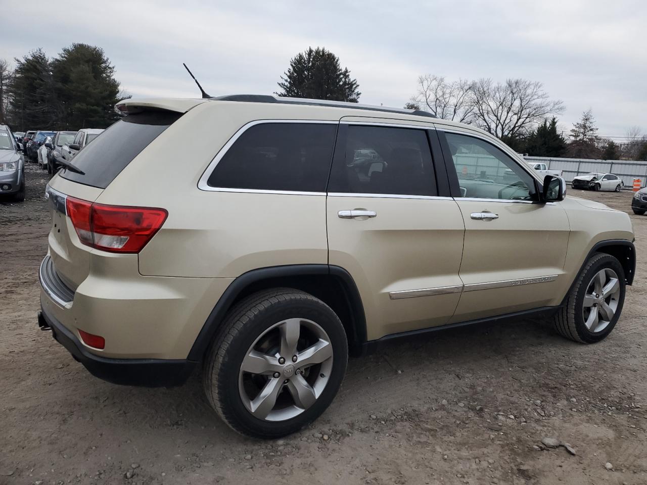 Image 3 of 2011 JEEP GRAND CHEROKEE OVERLAND 2011 with VIN 1J4RR6GT1BC629116