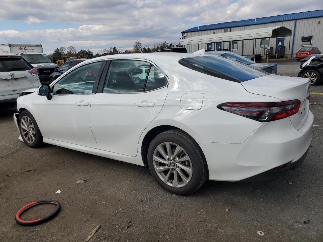 Изображение 2 2023 TOYOTA CAMRY LE 2023 с VIN 4T1C11BK8PU103552
