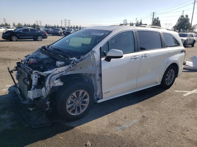 Image 1 of 2021 TOYOTA SIENNA XLE 2021 with VIN 5TDJRKEC5MS022507