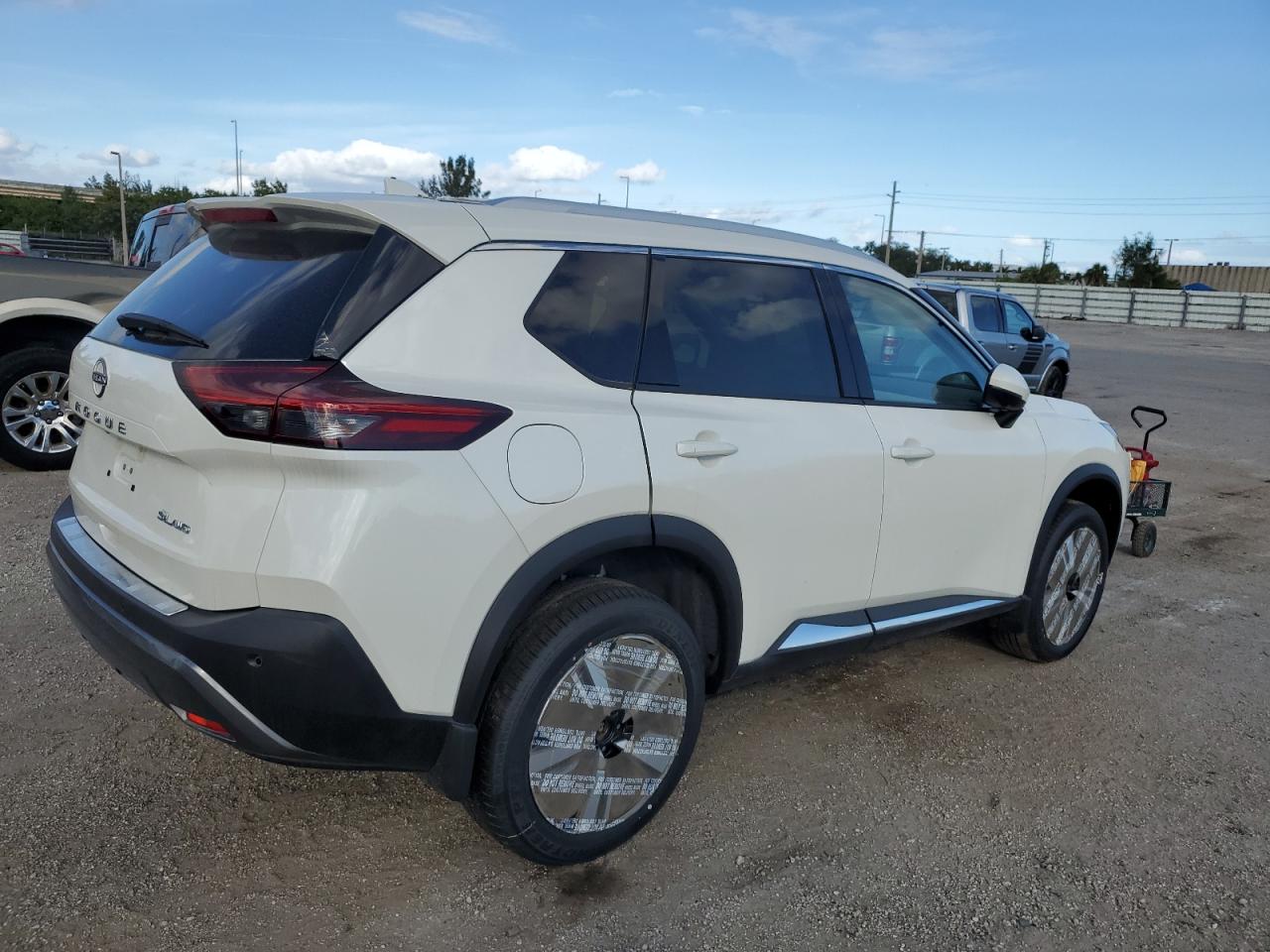 Image 3 of 2023 NISSAN ROGUE SL 2023 with VIN JN8BT3CB3PW465995