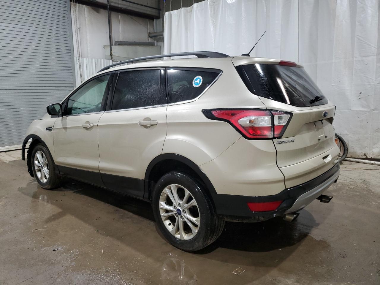 Image 2 of 2018 FORD ESCAPE SE 2018 with VIN 1FMCU9GD7JUA77890