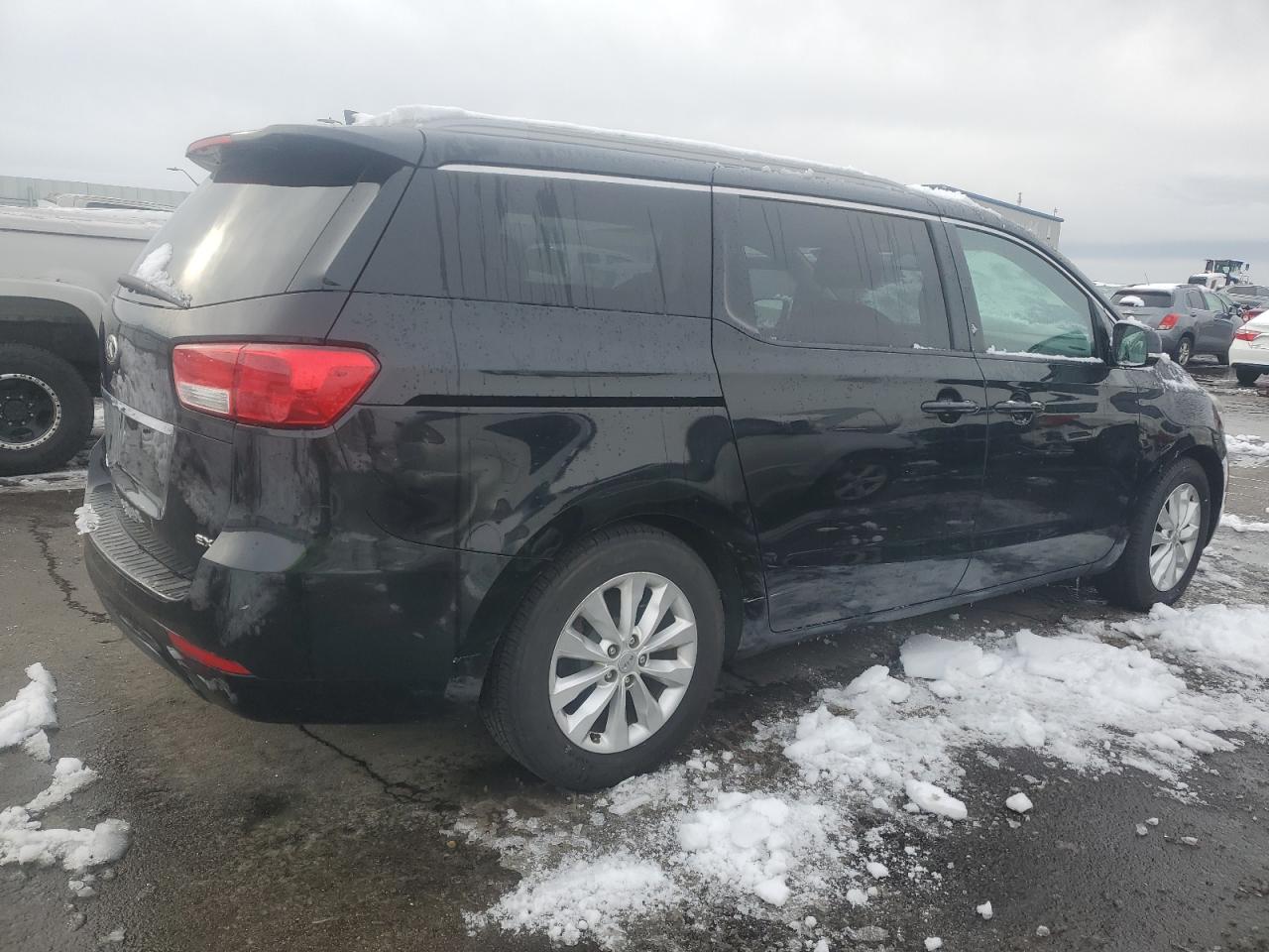 Image 3 of 2015 KIA SEDONA EX 2015 with VIN KNDMC5C11F6020001