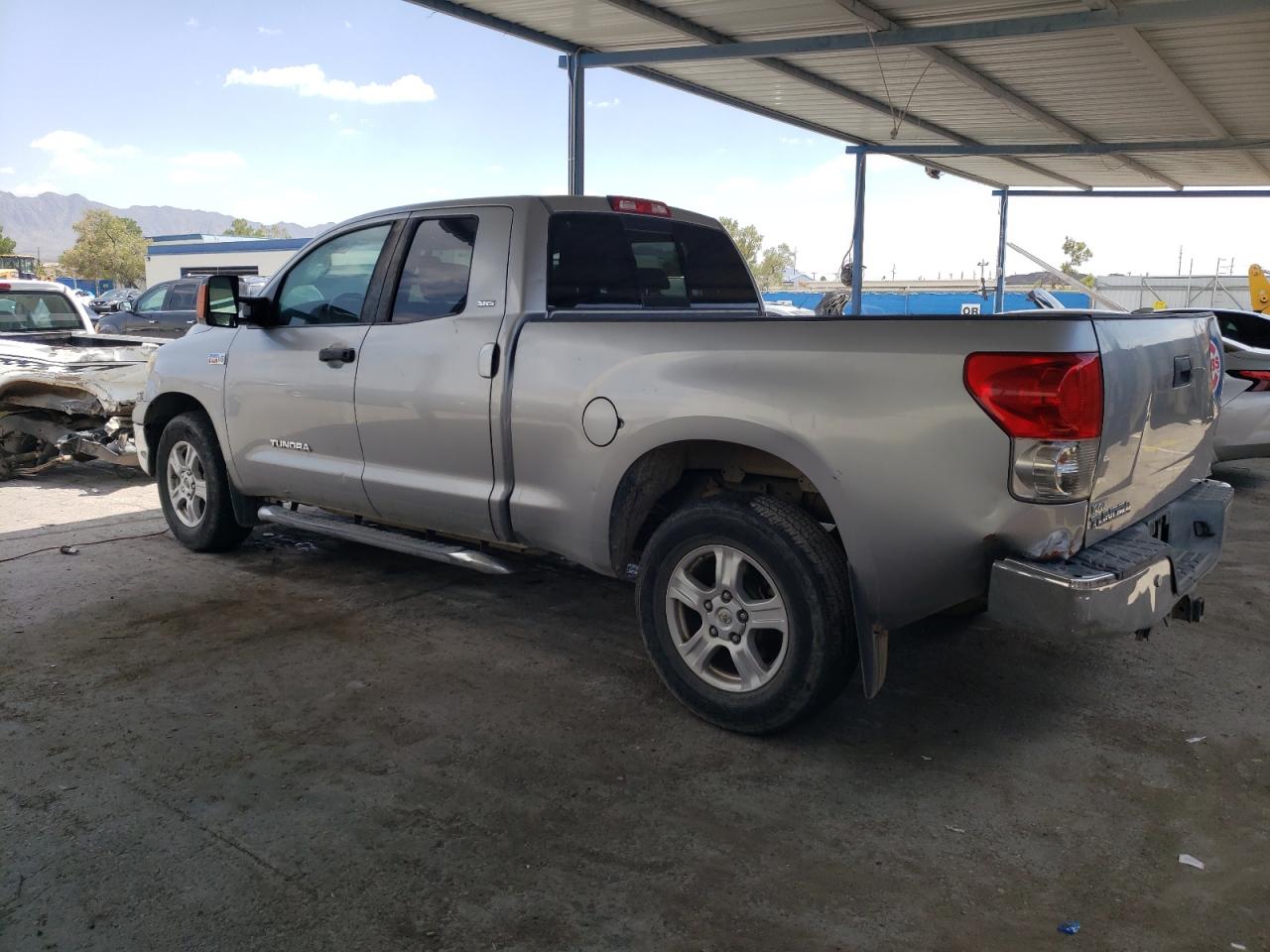 Image 2 of 2007 TOYOTA TUNDRA DOUBLE CAB SR5 2007 with VIN 5TFRV54197X007152