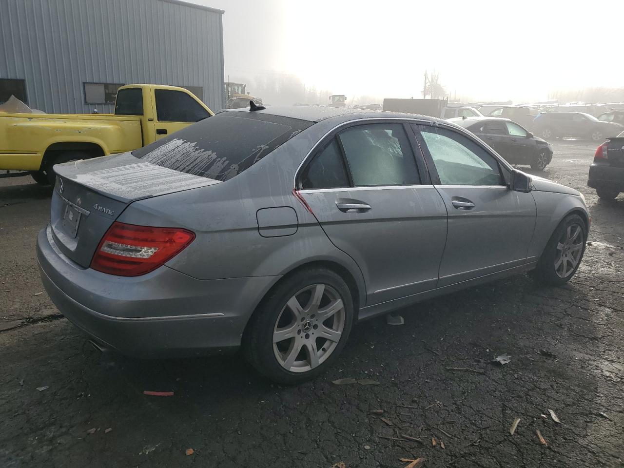Obraz 3 z 2013 MERCEDES-BENZ C 300 4MATIC 2013 z VIN WDDGF8AB1DG123840