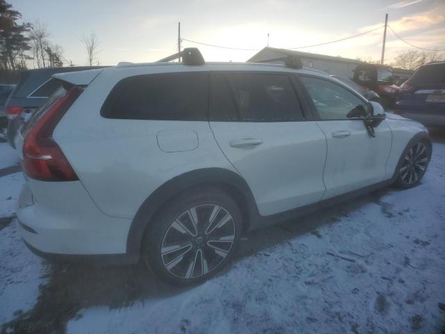 Image 3 of 2021 VOLVO V60 CROSS COUNTRY T5 MOMENTUM 2021 with VIN YV4102WK9M1074829