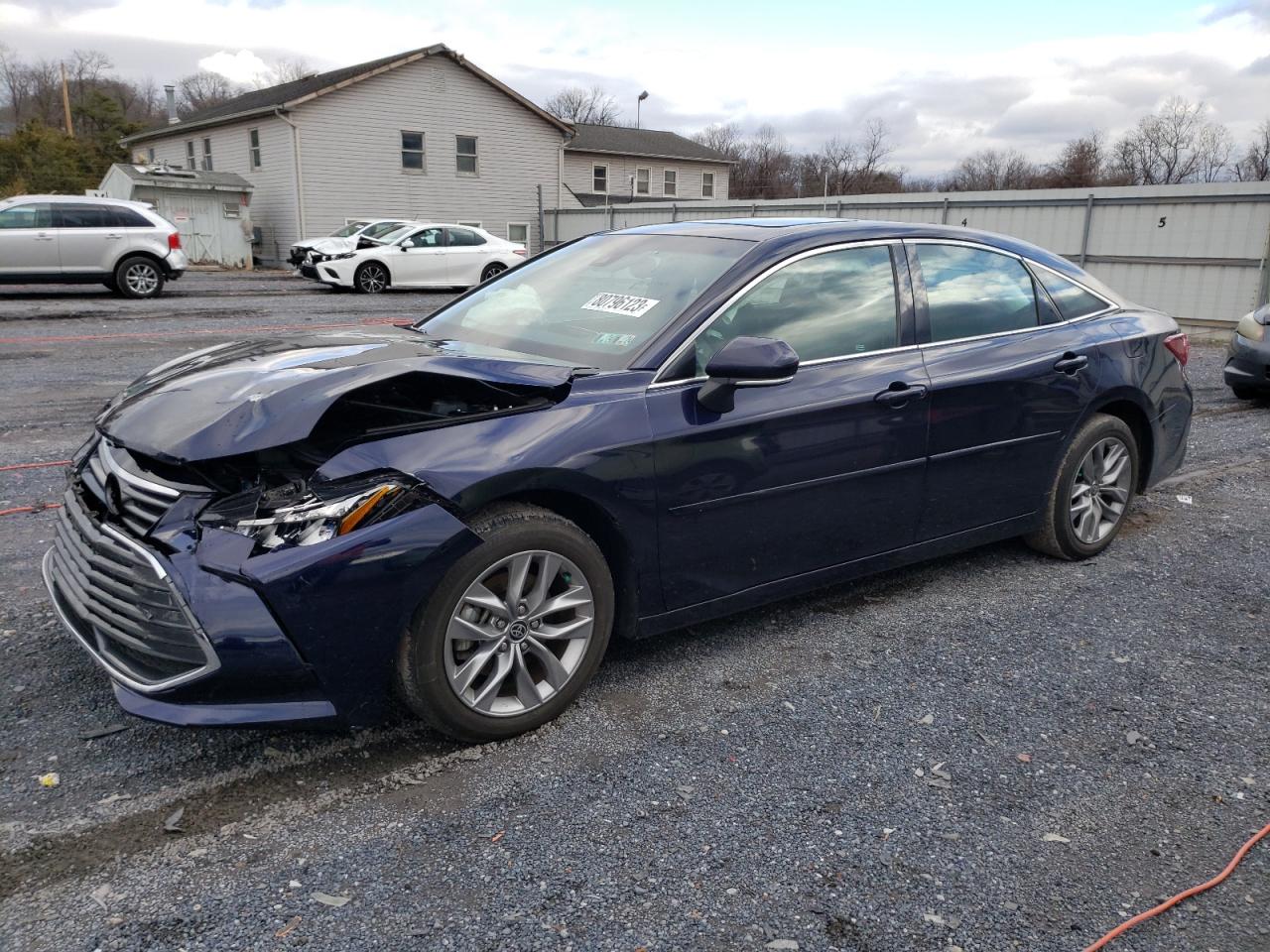 Изображение 2022 TOYOTA AVALON XLE 2022