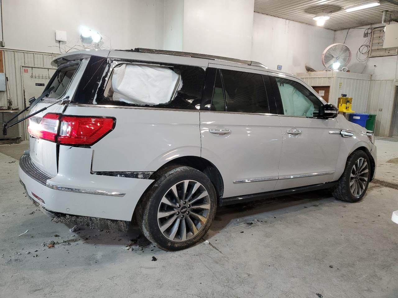 Image 3 of 2021 LINCOLN NAVIGATOR RESERVE 2021 with VIN 5LMJJ2LT9MEL05095