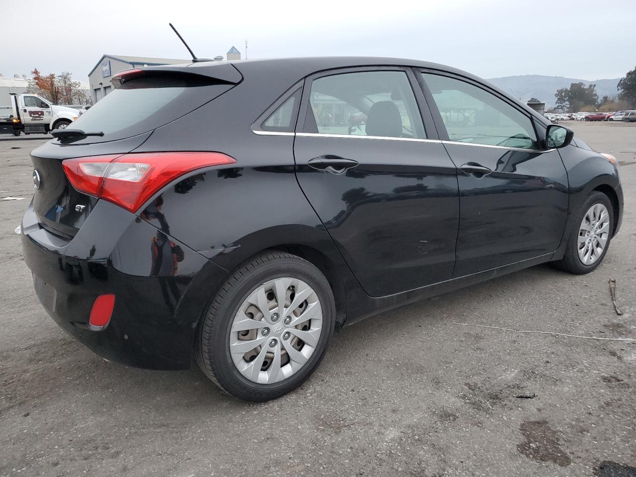 Изображение 3 2017 HYUNDAI ELANTRA GT  2017 с VIN KMHD35LH2HU384368