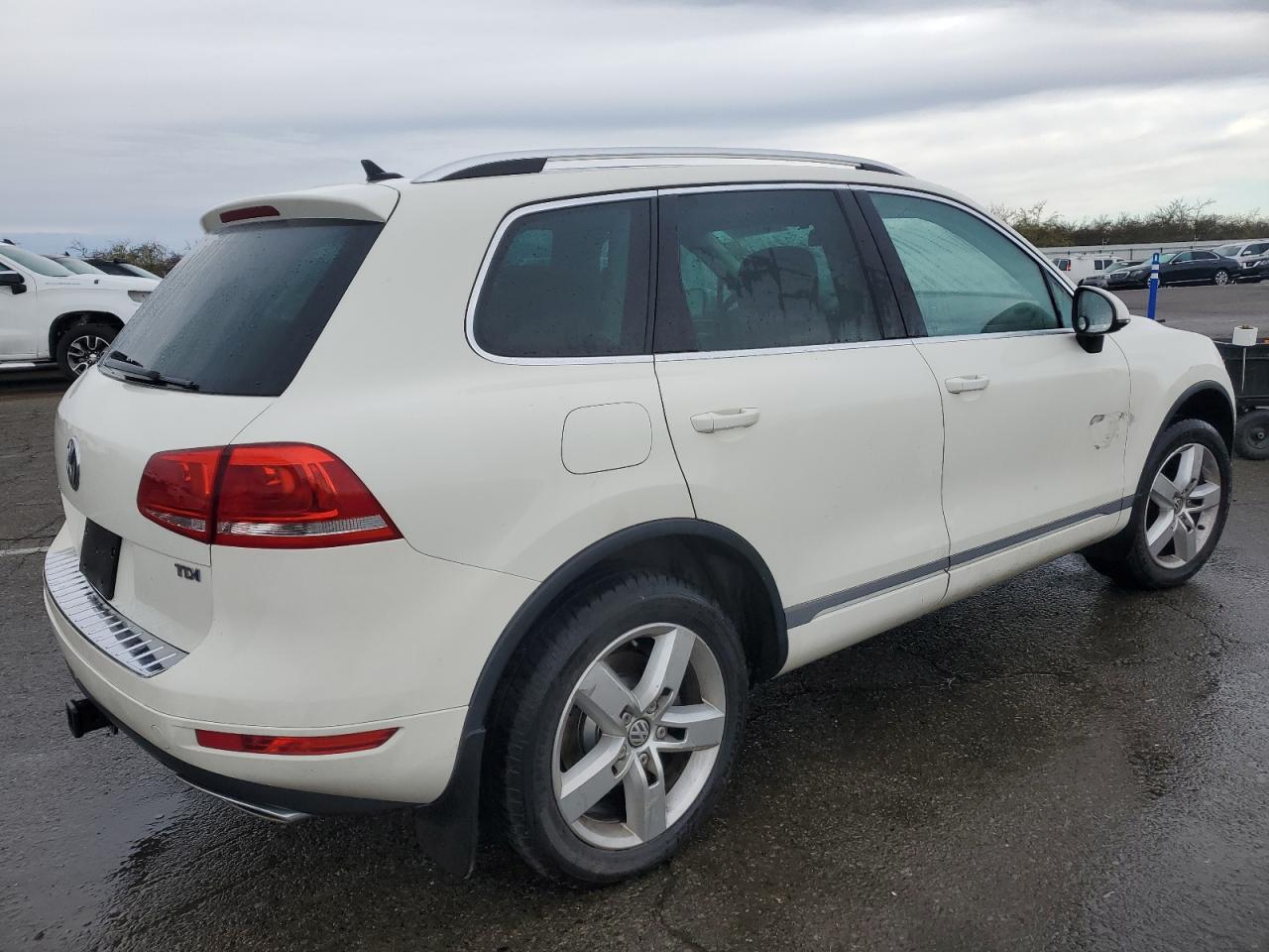 Image 3 of 2011 VOLKSWAGEN TOUAREG V6 TDI 2011 with VIN WVGFK9BP2BD004061