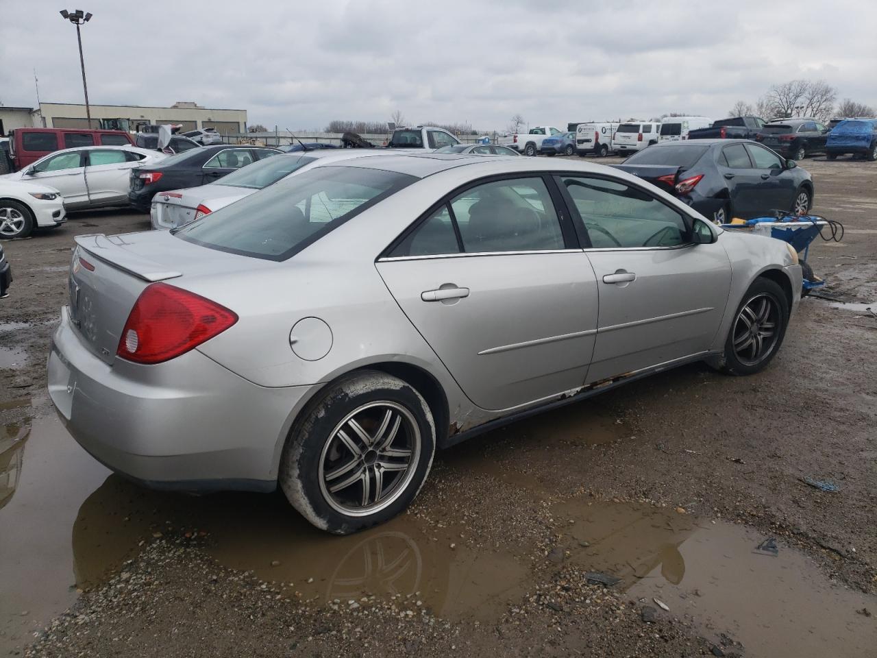 Image 3 of 2005 PONTIAC G6 GT 2005 with VIN 1G2ZH528454138368