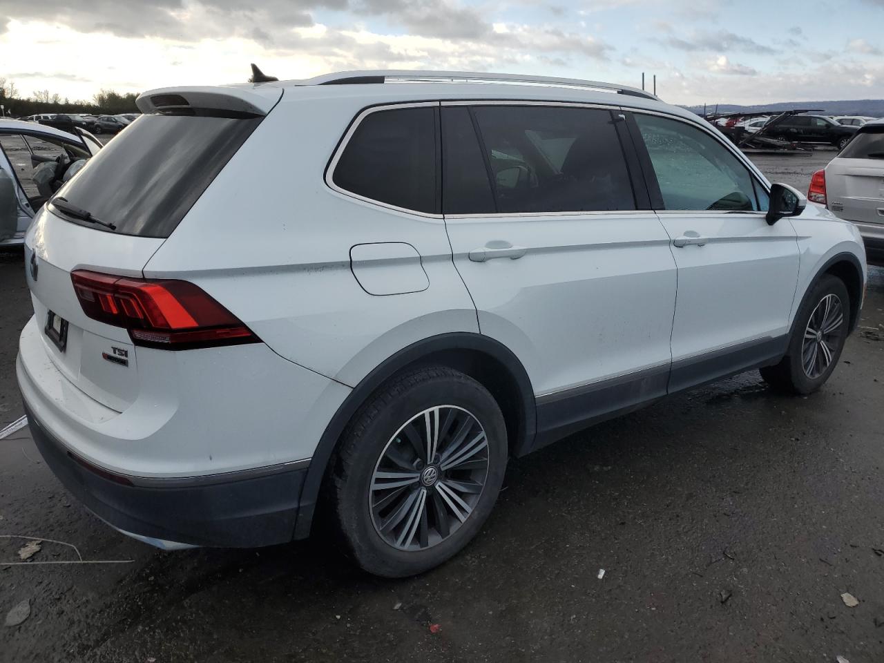 Изображение 3 2018 VOLKSWAGEN TIGUAN SE 2018 с VIN 3VV2B7AX5JM052389