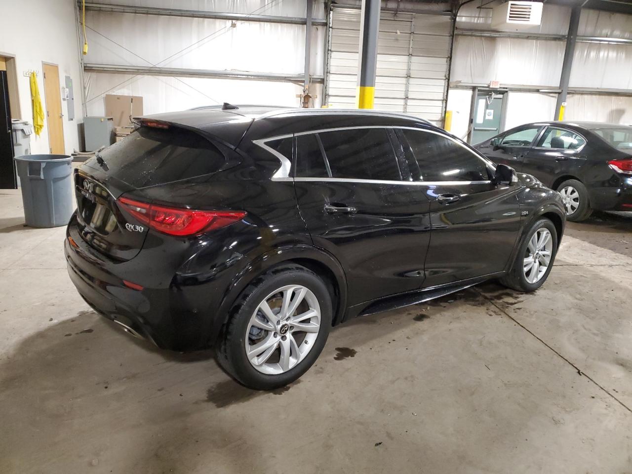 Изображение 3 2018 INFINITI QX30 BASE 2018 с VIN SJKCH5CP9JA041280