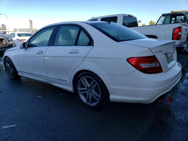 Obraz 2 z 2014 MERCEDES-BENZ C 250 2014 z VIN WDDGF4HB8EG218928