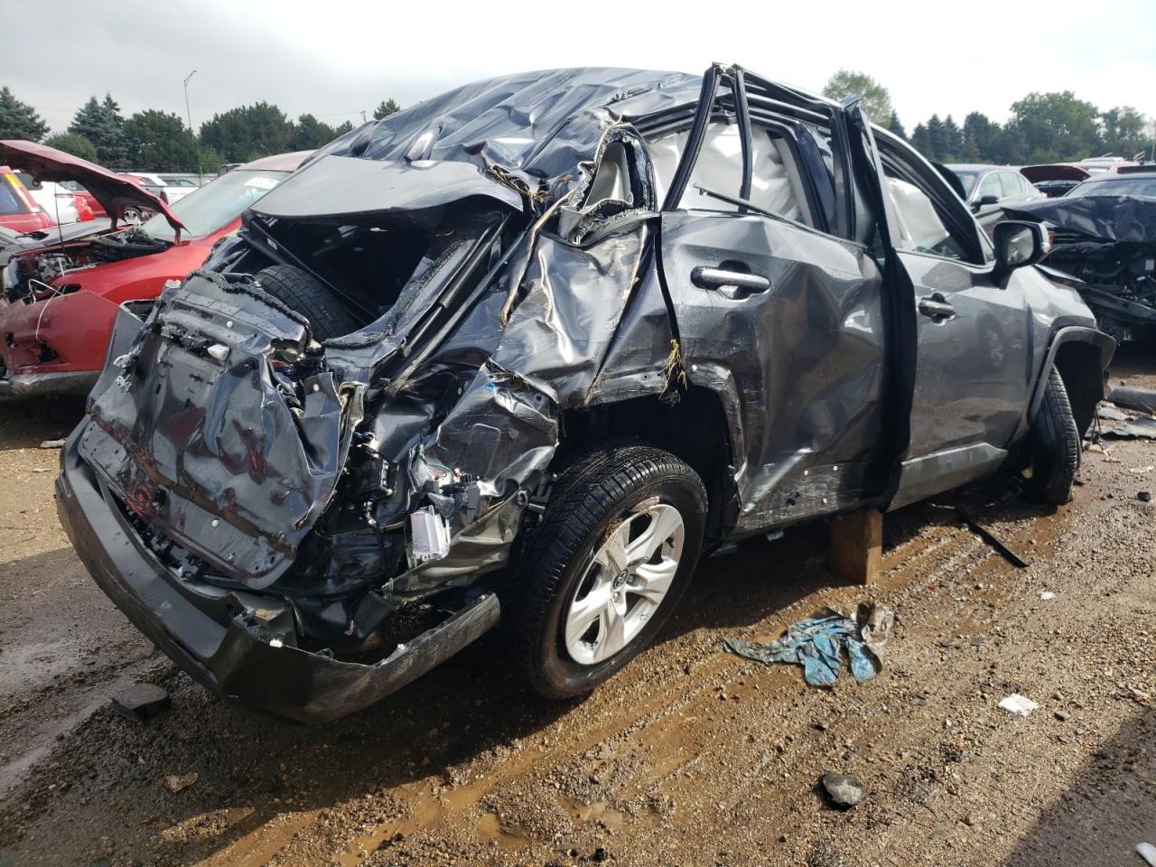 Изображение 3 2020 TOYOTA RAV4 XLE 2020 с VIN 2T3W1RFV4LC051131